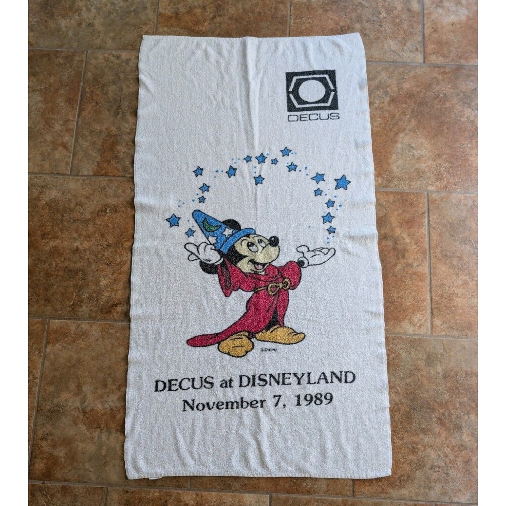 Vintage 1989 Decus at Disneyland Fantasia white Micky Mouse beach towel 29"x53"